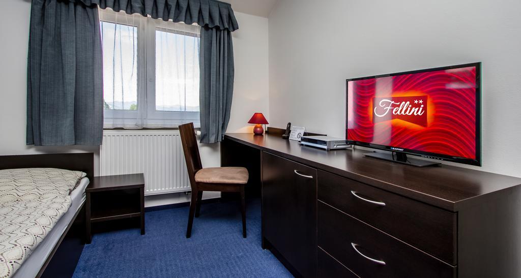 Garni Hotel Fellini Žiar nad Hronom Habitación foto