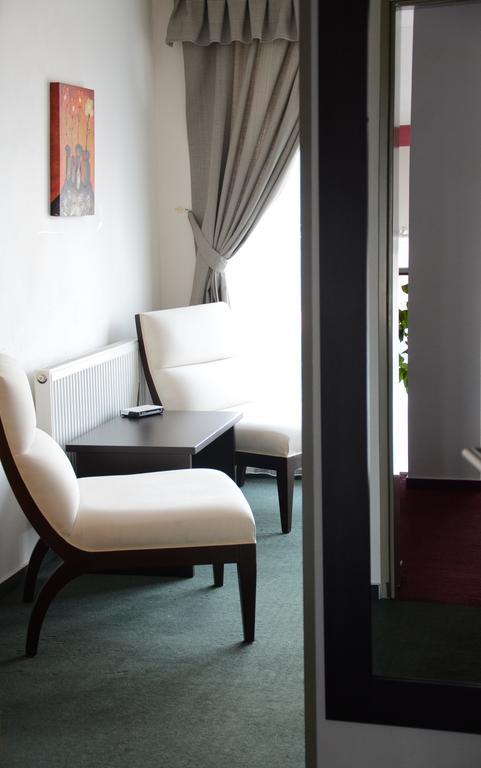 Garni Hotel Fellini Žiar nad Hronom Habitación foto